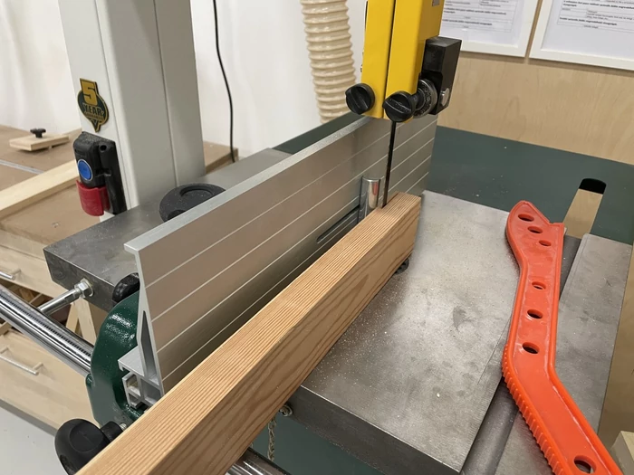 Svartni vágás szalagfűrészen